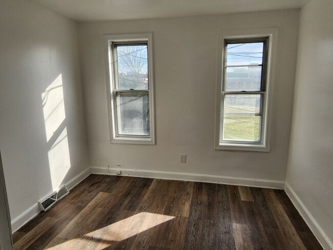 Building Photo - 203 Porter St