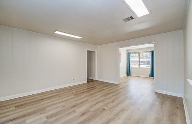 Building Photo - 5926 Ettrick Dr