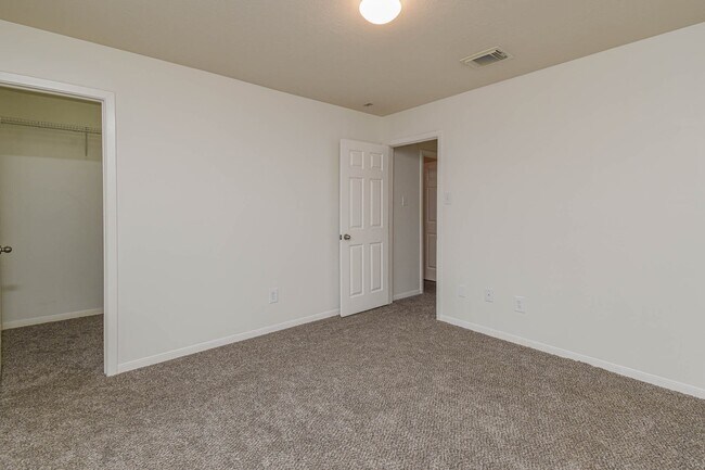 Building Photo - 6519 Floral Glen Ln