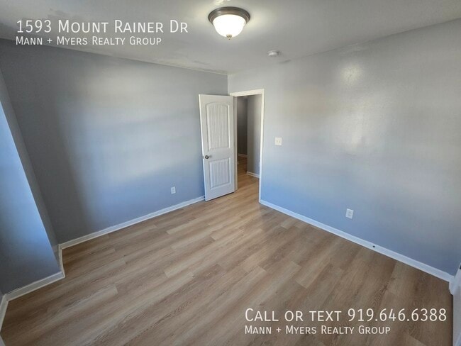 Building Photo - 1593 Mount Rainer Dr