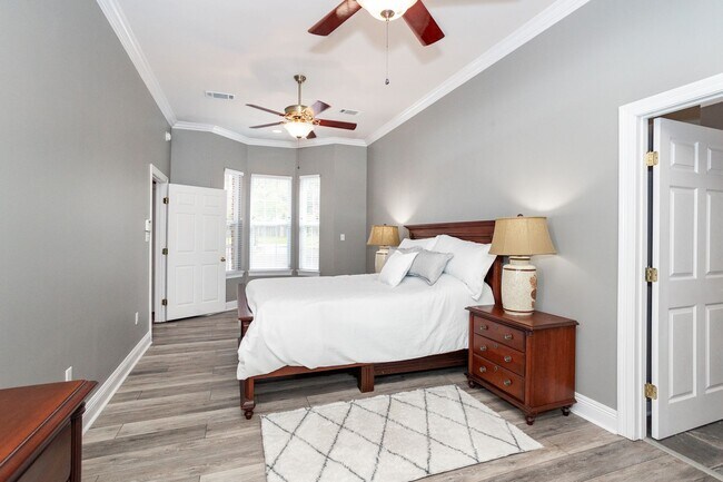 Building Photo - Historic Highland Road Beauty with Bayou V...