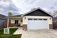 Building Photo - 3 Bedroom House in Medford!
