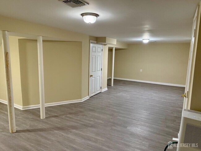 Building Photo - 60 Morgan Dr