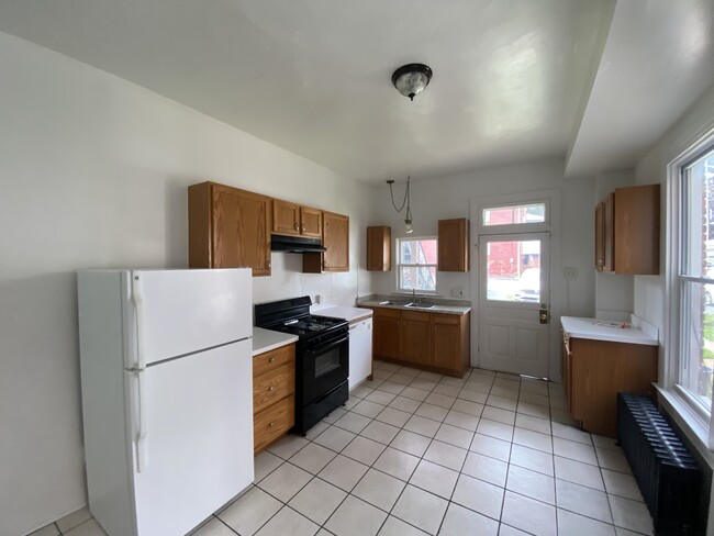 Building Photo - 256 W Jackson St