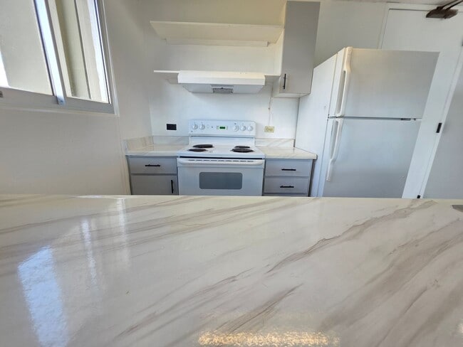Building Photo - Lele Pono - 2 Bedroom 2 Bathroom 2 Parking...