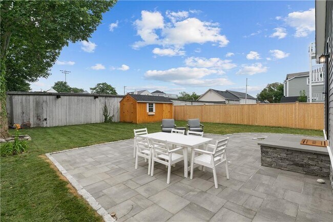 Building Photo - 34 E Bowery St