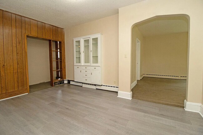 Building Photo - 815 5th Ave S