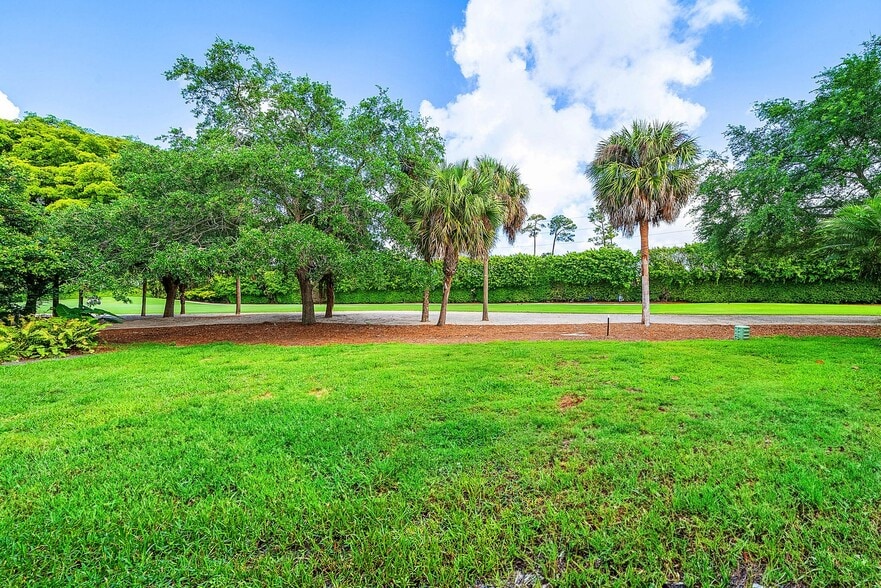 Building Photo - 4249 Quail Ridge Dr N