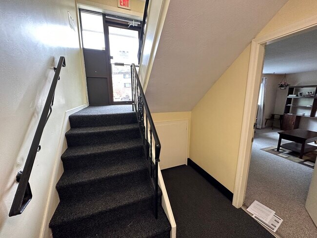 Building Photo - 81 Nicholas Rd