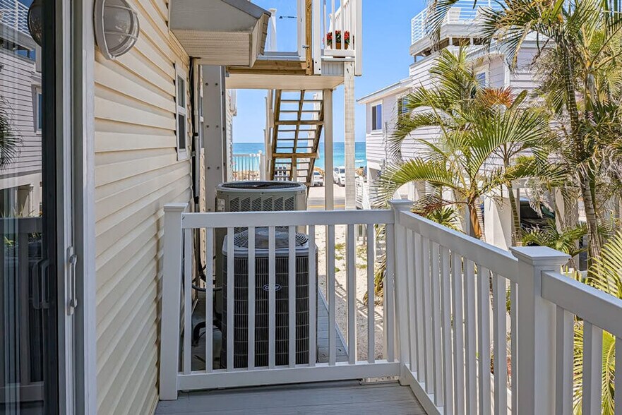 Building Photo - 1105 Gulf Dr S