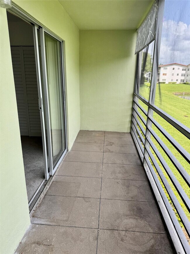 Building Photo - 440 Fanshaw K