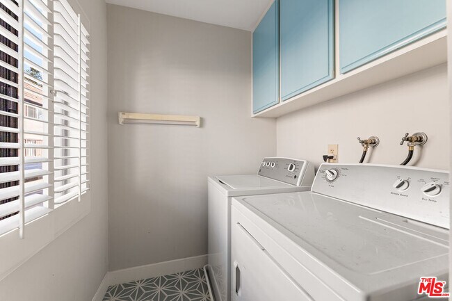 Building Photo - 4608 Glencoe Ave