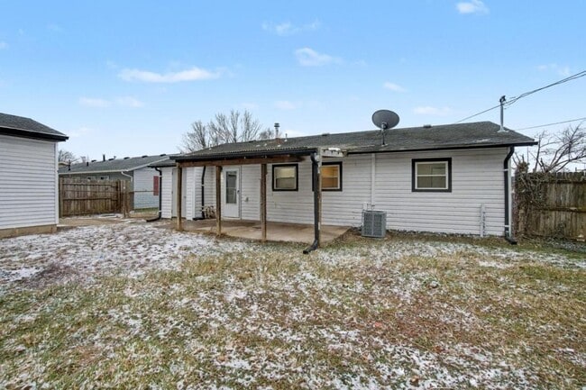 Building Photo - 5713 Mayville Dr