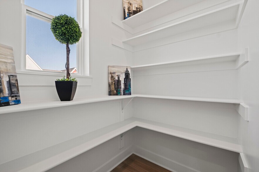 Building Photo - 445 SW Longview Blvd