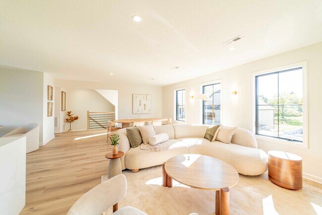 Building Photo - 14550 South Ave