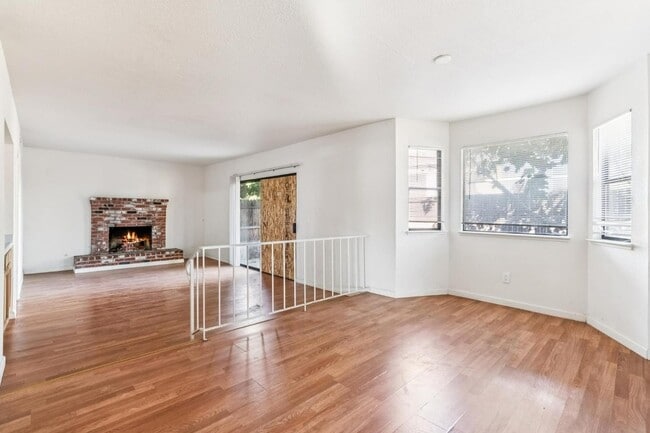 Building Photo - 2410 Lincoln Blvd