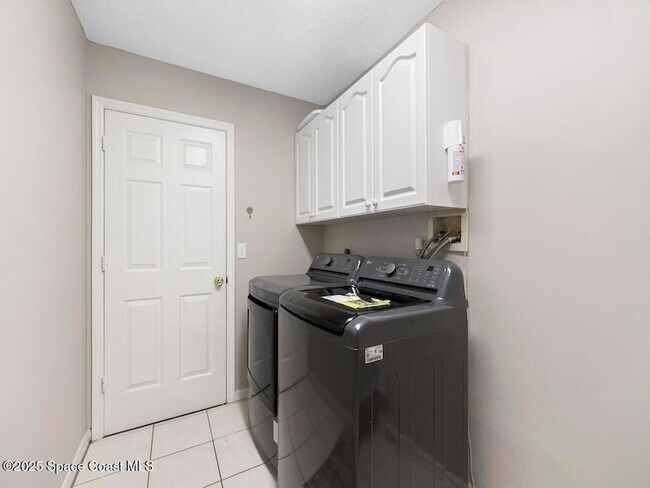 Building Photo - 1026 Blossom Dr