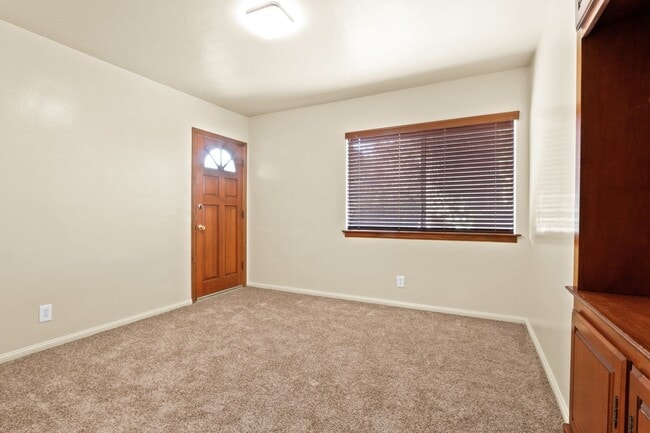 Building Photo - Spacious Whittier Home