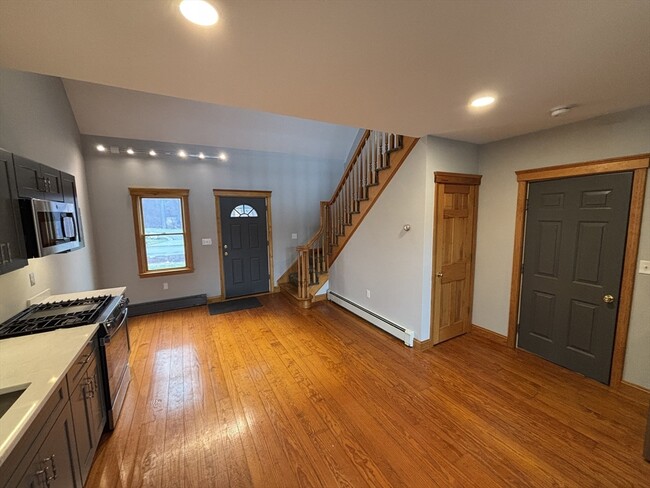 Building Photo - 276 Bullard St