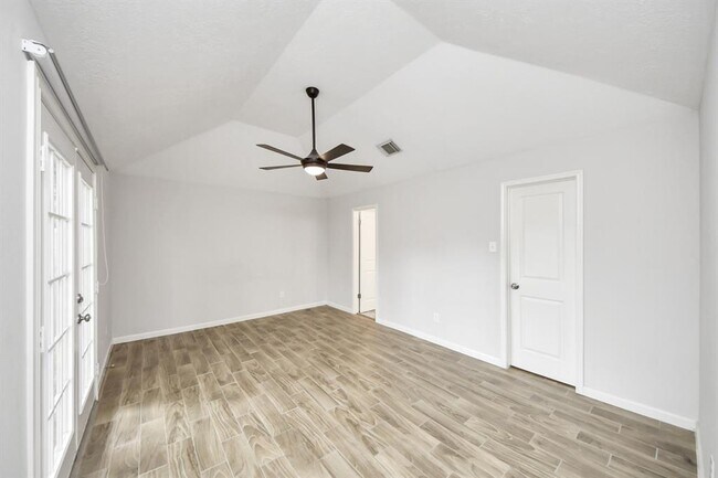 Building Photo - 2706 Plantation Dr
