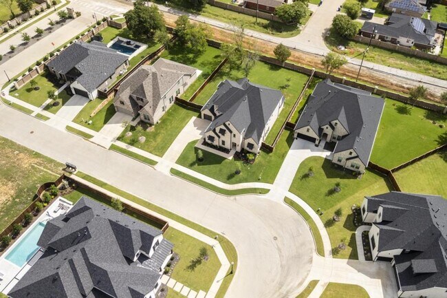 Building Photo - 2302 Royal Dove Ln