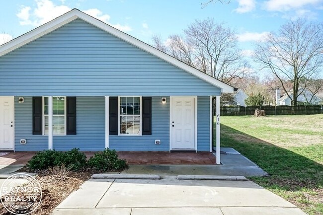 Primary Photo - 616 E Pine Ave