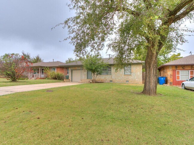 Building Photo - 2221 Churchill Pl