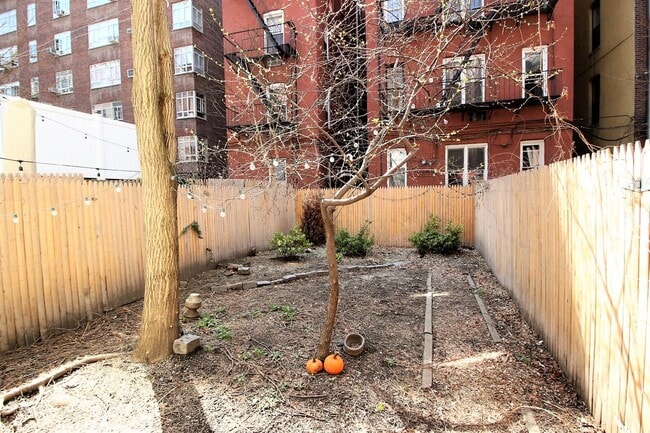 Building Photo - 40 W 85th St