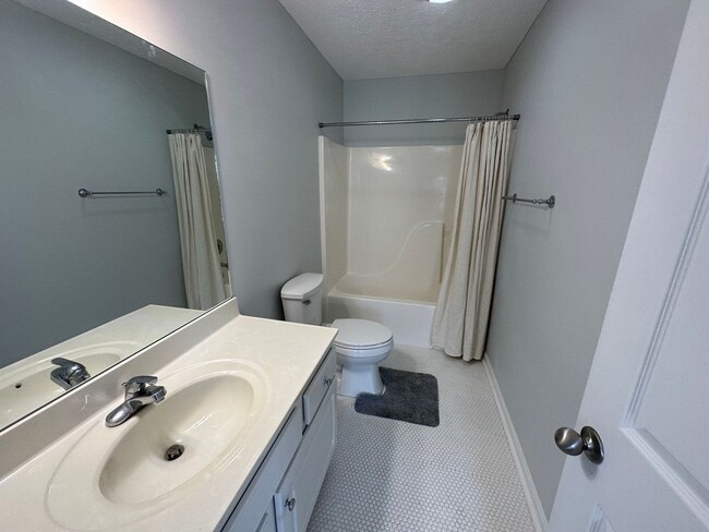 Building Photo - 3-bedroom, 3.5-bathroom nestled in Wyndhur...