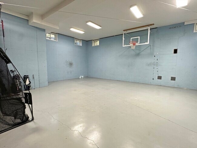 Building Photo - 66 Forest Ave