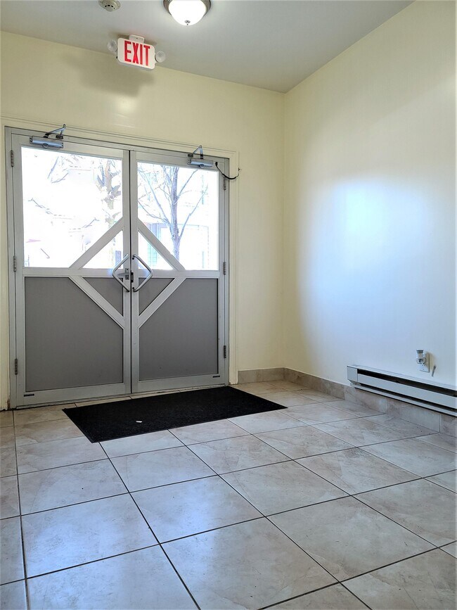 Building Photo - 1000 West St