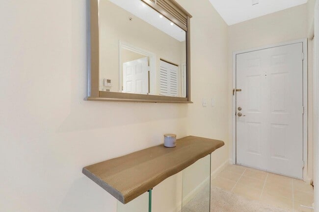 Building Photo - 630 S Sapodilla Ave