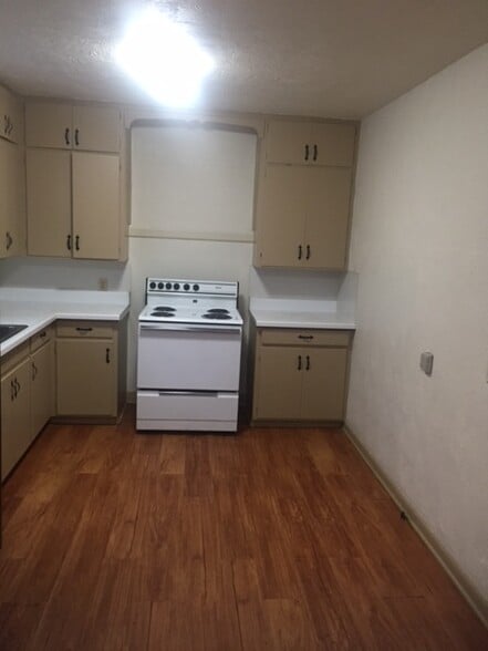 Building Photo - 910 W Cantwell Ave