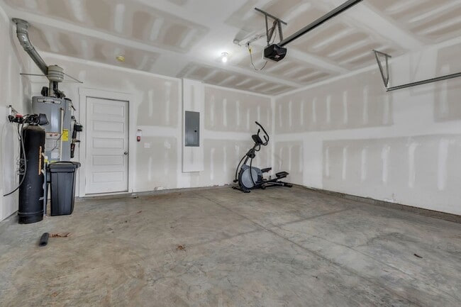 Building Photo - 1020 Baltusrol Ln