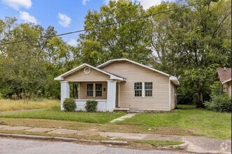 Building Photo - Stylish and Newly Renovated  3 Bedroom 1 B...