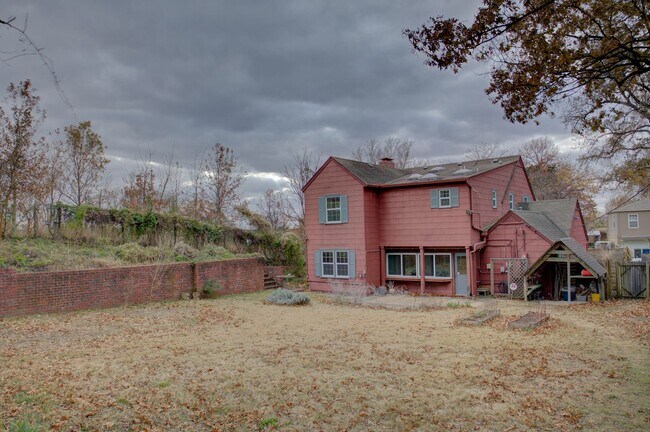 Building Photo - 3-bedroom, 2.5-bath home with mostly hardwood floors