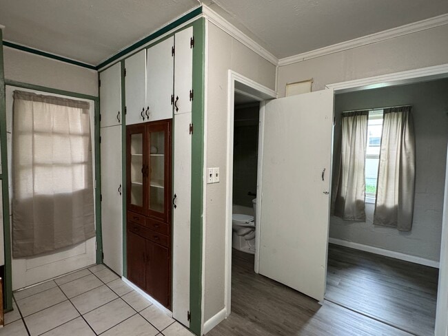 Building Photo - Charming 1-Bedroom, 1-Bath Home Near Downt...
