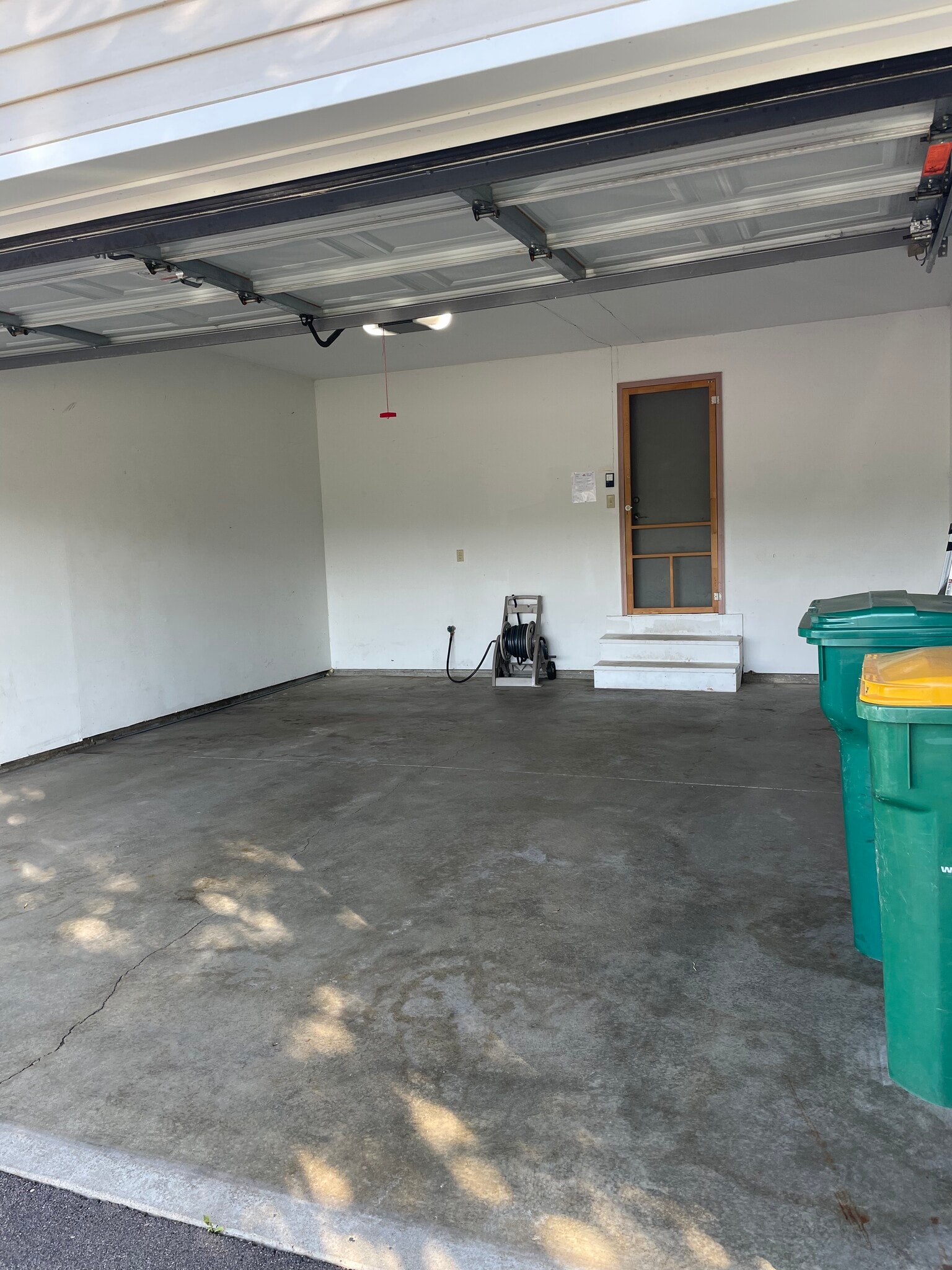 2 Car garage - 1645 Lakeridge Way