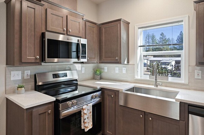 Building Photo - 3 Bed 2 Bath Brand New - Single level