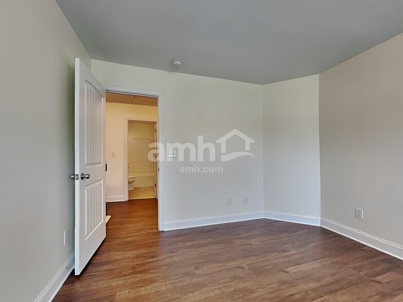 Building Photo - 9919 Maywine Cir