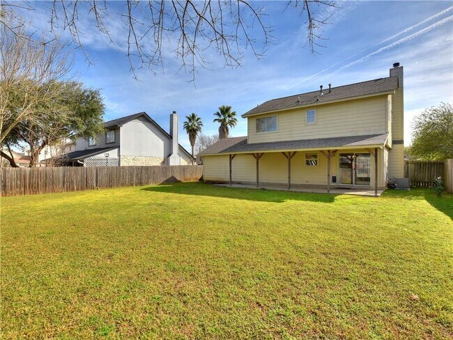 Building Photo - 605 Amaryllis Ave