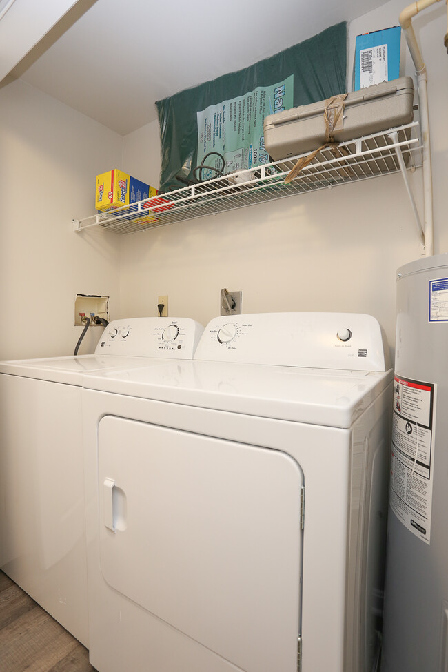 Washer/Dryer - 810 203rd St