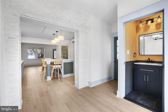 Building Photo - 837 Decatur St NW