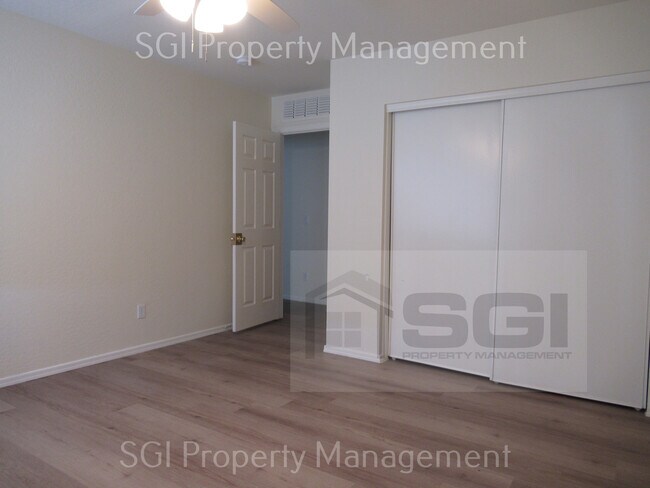 Building Photo - 3123 W Pleasant Ln