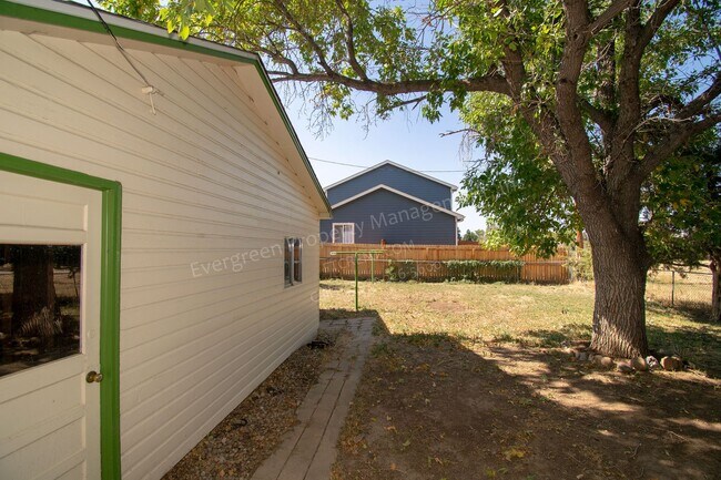 Building Photo - 2541 N Garfield Ave