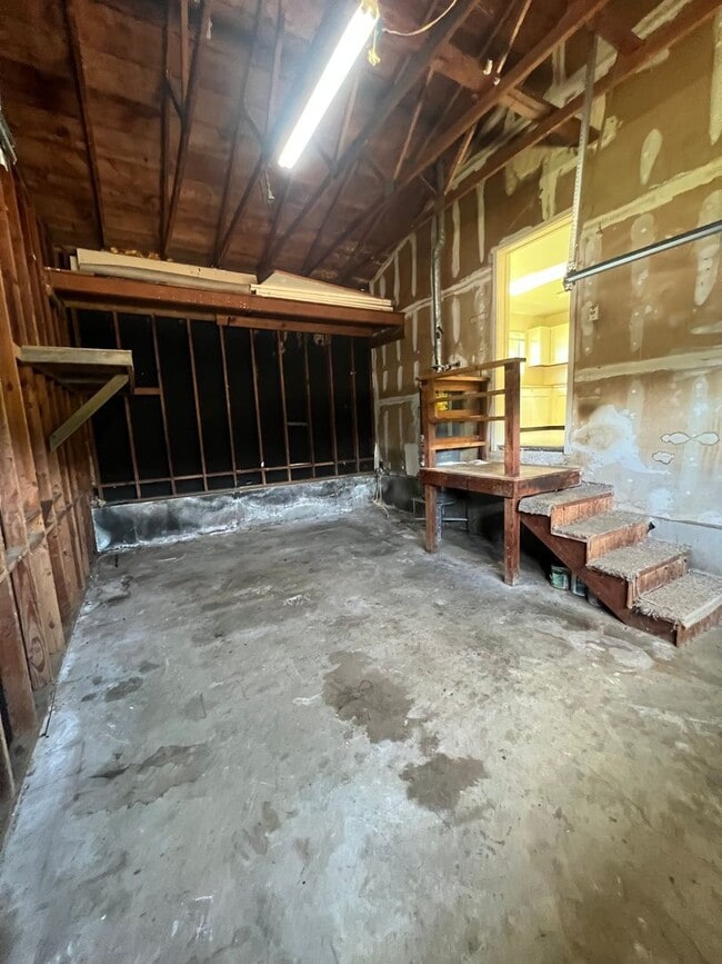 Building Photo - 2 Bedroom 1 Bath Mckinleyville House with ...