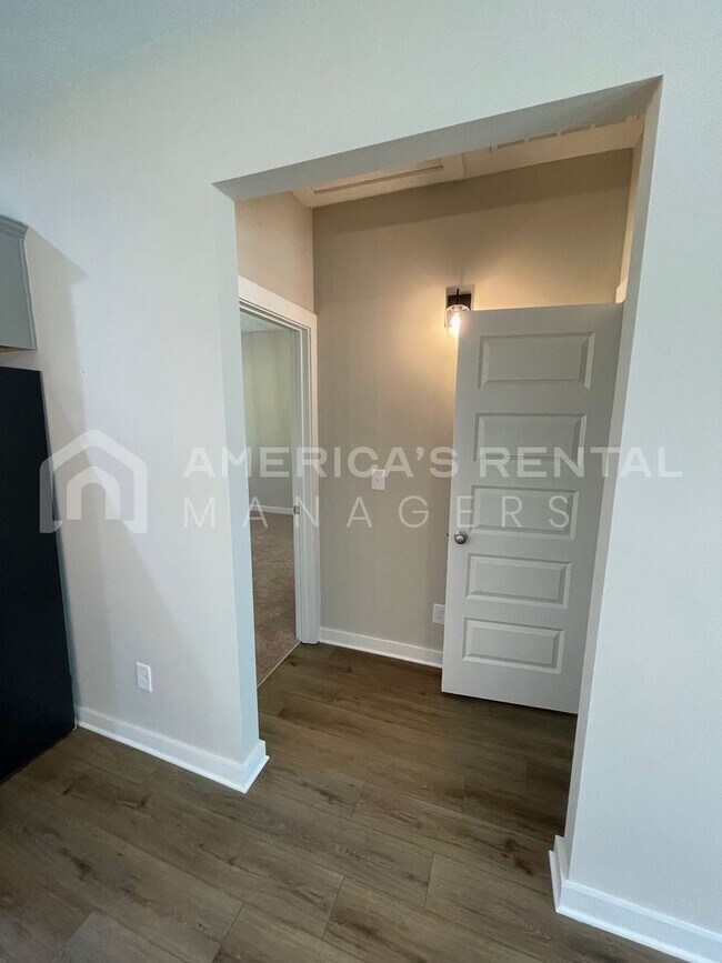 Building Photo - Home for Rent in Weaver, AL!!! Available to View Now!!!