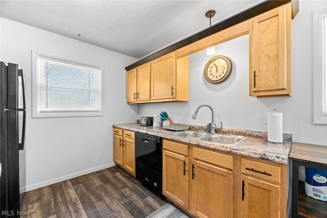 Building Photo - 2225 Martha Ave NE