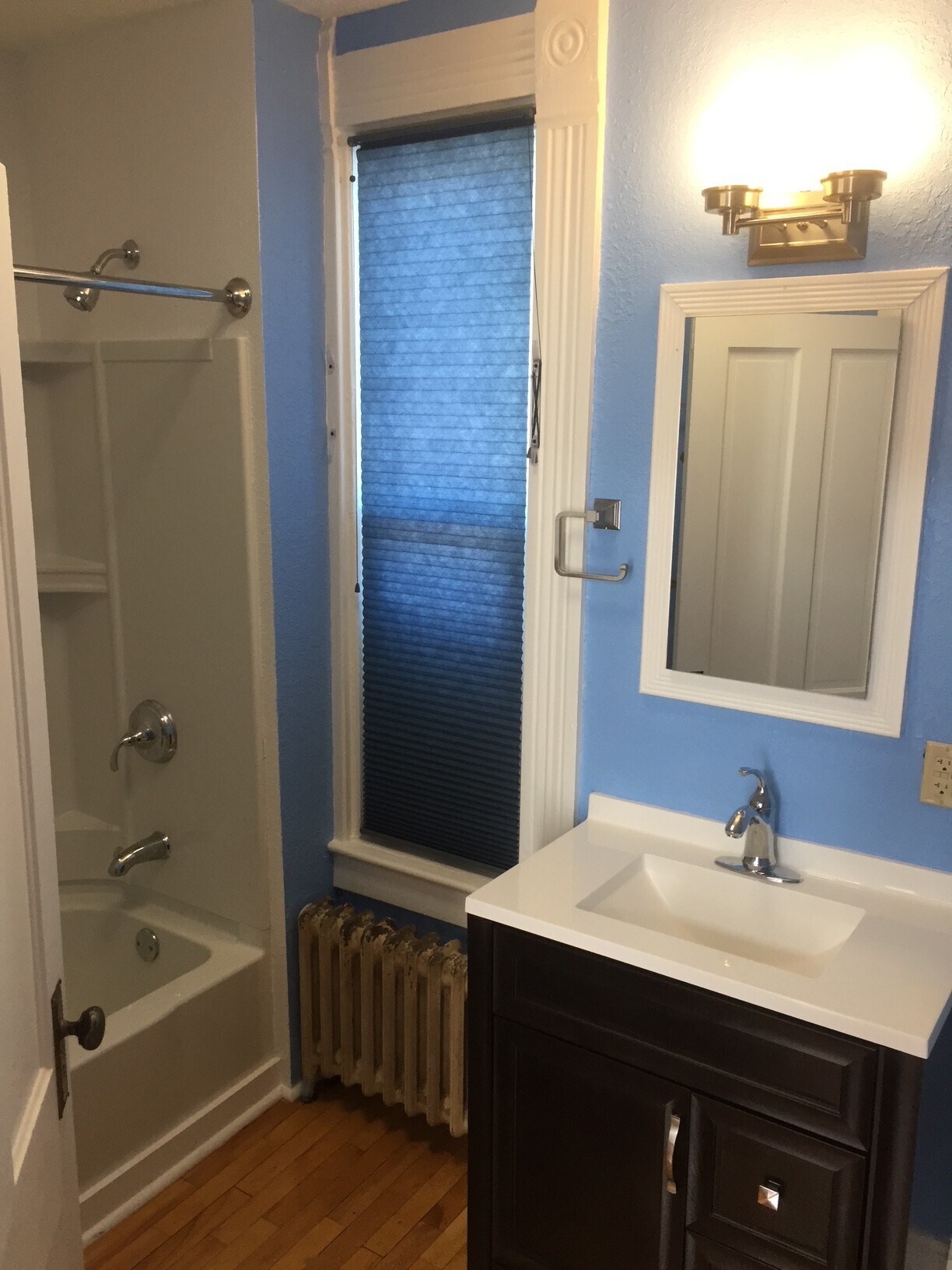 Shower Vanity - 118 Pine St