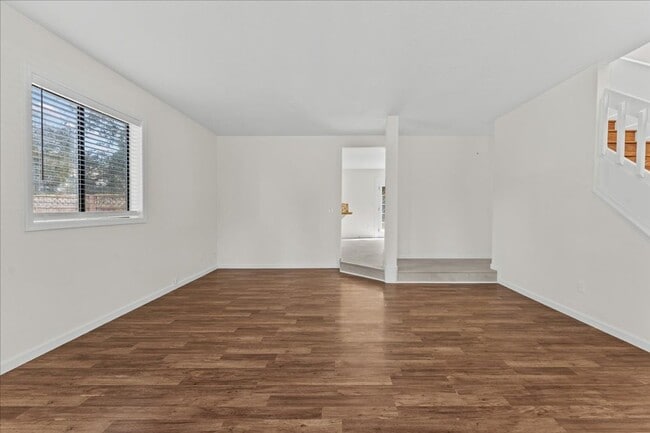 Building Photo - Beautifully Renovated 4-Bedroom, 2-Bath Ho...